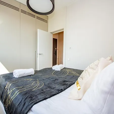 Inpoint 2-rooms With Bath, Balcony, Parking And View - Wawel Castle Apartamento Cracovia
