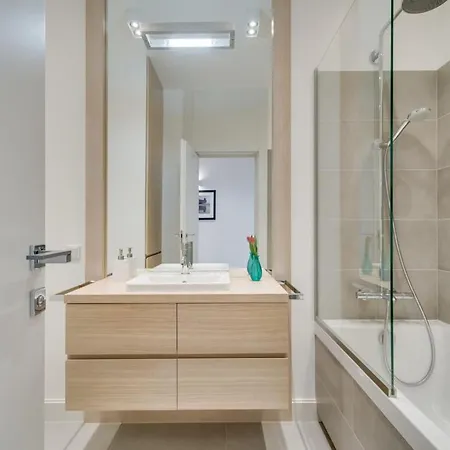 Apartment Inpoint 2-rooms With Bath, Balcony, Parking And View - Wawel Castle Krakow