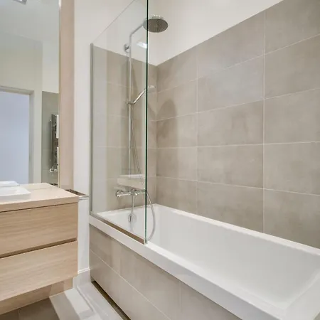 Inpoint 2-rooms With Bath, Balcony And View - Wawel Castle *