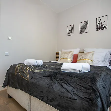 Inpoint 2-rooms With Bath, Balcony And View - Wawel Castle *